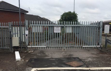 aluminium commercial electric gates with palisades