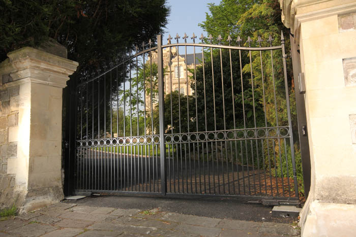 driveway gates black metal