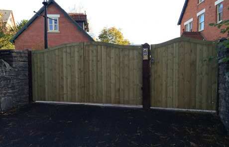 Wraxall Softwood Timber Bell Top Domestic Security Gates