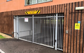 Commercial vertical bar swinging automated gate