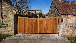 swinging bow top domestic automated wooden electric gates