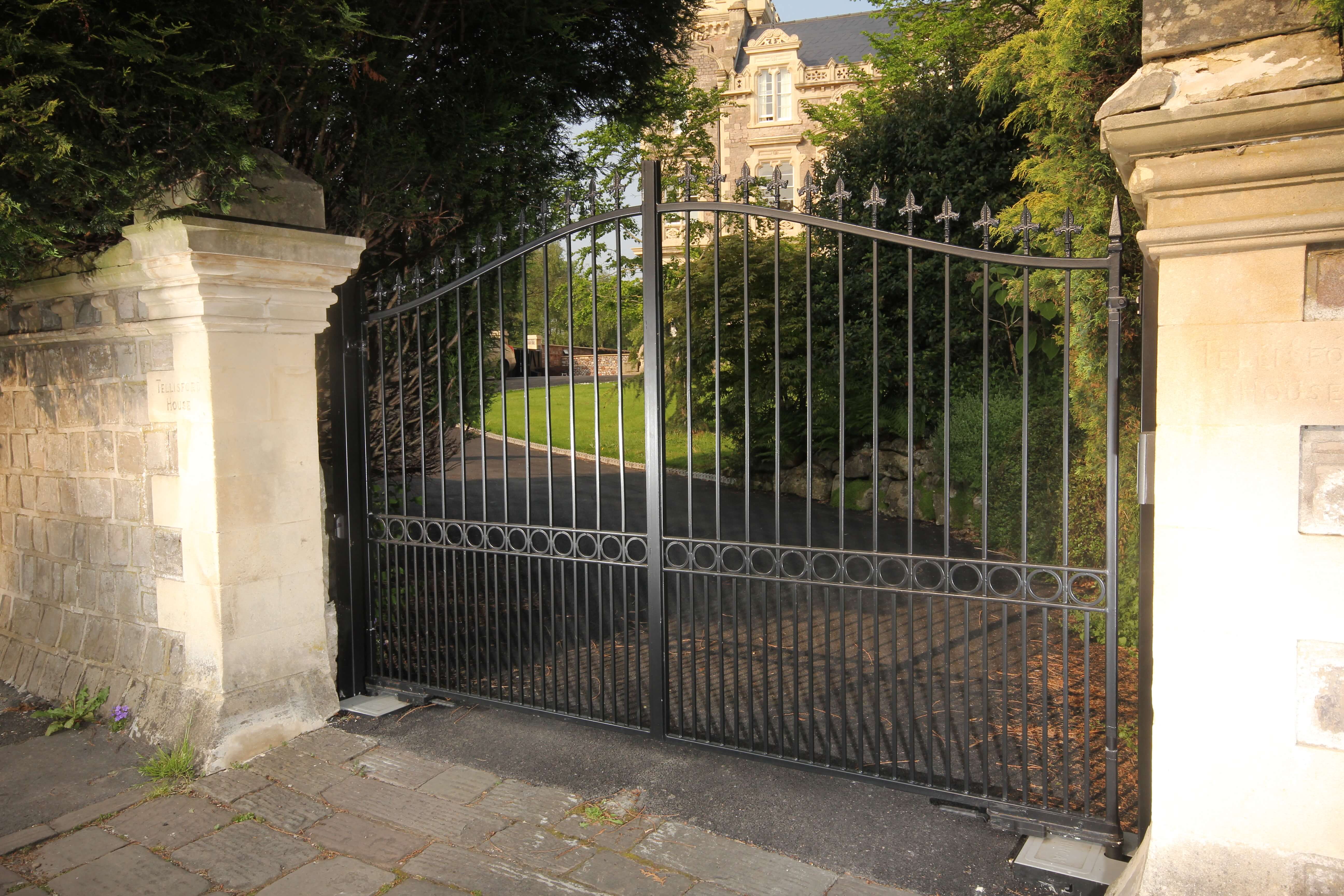 automated traditional steel driveway gate